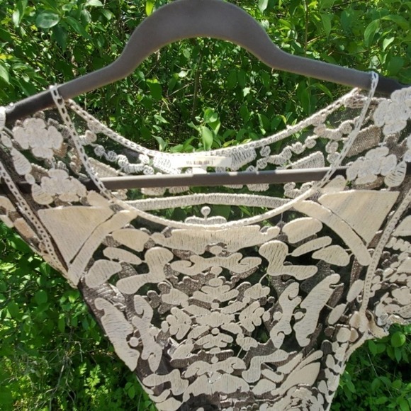 Miami white embroidered design on black mesh - Picture 5 of 9